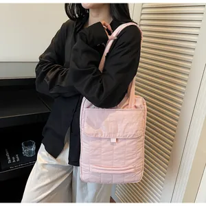 Borsa porta PC trapuntata rosa chiaro con tracolla e tasca frontale a patta