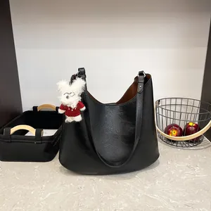 Women Large Capacity Tote Bag Minimalist PU Leather Hobo Shoulder Bag With Cute Plush Pendant For Daily Commuting School