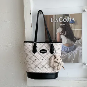 Chic quilted rhombic tote bag in creamy white and black with a cute alpaca pendant