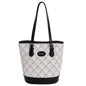 Fashionable diamond print tote bag with black straps and large capacity for women