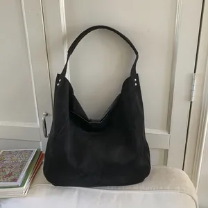 Large Capacity Suede Hobo Bag For Women Minimalist Tote Shoulder Bag With Rivets And Magnetic Buckle For Daily Commute