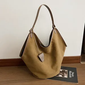 Sac Fourre-tout en Suédine de Grande Capacité Femmes Rétro Navette Simple Sac à Bandoulière Avec Boucle Magnétique Quotidien