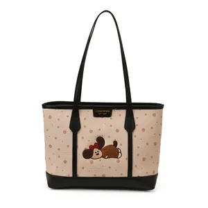 Grand cabas en toile avec ours et pois roses, détails en cuir noir vue de face