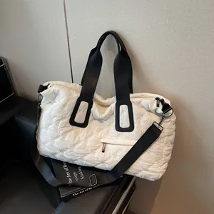 Damen Große Kapazität Gesteppte Tote Bag Leichte Gepolsterte Umhängetasche Blumenstickerei Reise Fitnesstasche Koreanischer Stil Lässige Handtasche