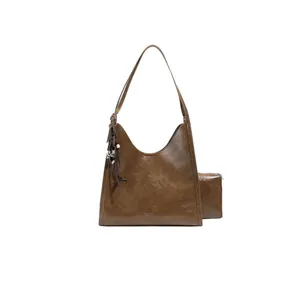 Sac hobo rétro en cuir marron brillant avec pendentif à franges et grande capacité