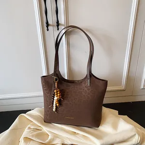 Sac Cabas Vintage Imprimé Léopard Grande Capacité en Cuir PU pour Femmes Avec Breloque Gland Perlé Sac à Épaule Mode