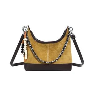 Borsa hobo retrò in pelle scamosciata senape con finiture in pelle e catena in metallo
