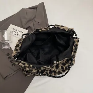 Sac fourre-tout en peluche léopard avec poignées en corde tressée et fermoir magnétique