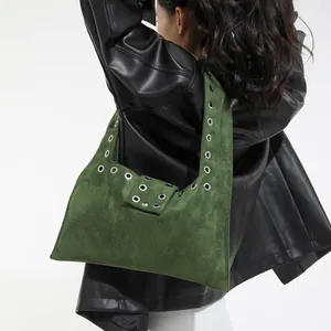 Borsa Sottobraccio in Camoscio Vintage con Borchie Grande Capacità Punk Occhielli Metallici Borsa Tote per Donna Tendenza Strada