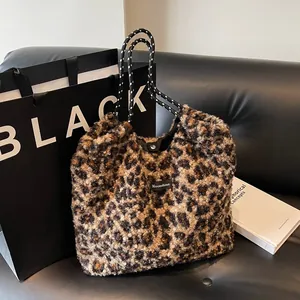 Mode Femmes Sac Tote Imprimé Léopard en Peluche Grande Capacité Sac à Épaule en Fausse Fourrure Poignées en Corde Tissée