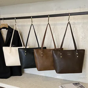 Minimalist HOCONU tote bags in four colors with leather texture and gold stud accents