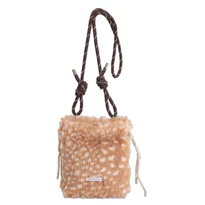 Sac bandoulière en peluche imprimé léopard avec fausse fourrure et sangle corde