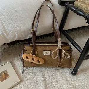 Borsa sottobraccio vintage in pelle PU marrone per donna borsa tote goffrata Bread Cat con sciarpa ciondolo in peluche borsa a tracolla quotidiana