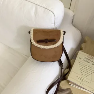 Sac à Épaule Rétro en Simili Daim pour Femmes Avec Bordure en Fausse Laine d'Agneau Nœud Style Coréen Petit Sac Bandoulière