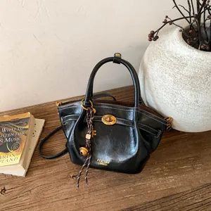 Women's Retro PU Leather Tote Bag Minimalist Contrast Stitching Handbag With Swivel Lock And Pendant Shoulder Bag For Everyday Use