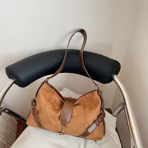 Grand sac cabas en similicuir marron avec lanières en cuir et boucles dorées élégantes