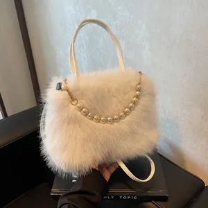 Damen Kunstfell Handtasche Künstliche Perlenkette Riemen Elegant Weiß Plüsch Umhängetasche Modisch Winter Kleine Quadratische Schultertasche