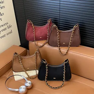 Bolsos hobo de ante retro con cadena dorada en burdeos, marrón, caqui y negro