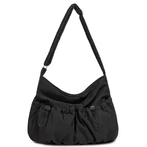 Sac bandoulière en nylon noir avec poches à cordon et design de cabas spacieux décontracté