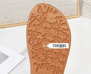 Detail der TRR-Laufsohle mit Blumenmuster auf böhmischen Sandalen für Rutschfestigkeit