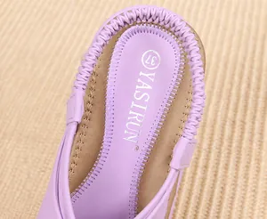 Détail de la sandale bohème lilas avec semelle en PU et bordure en corde tressée