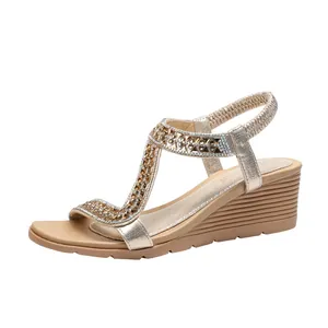 Sandali con zeppa color champagne da donna con strass a T e suole antiscivolo