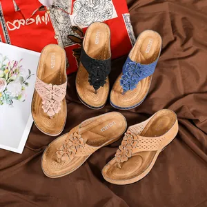 Détails de sandales compensées pour femmes avec fleurs en plusieurs coloris