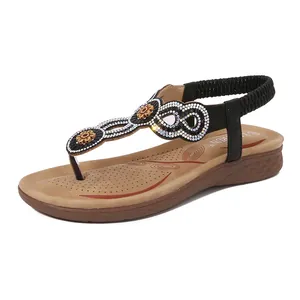 Boho-Damen Zehentrenner-Sandalen mit bunten Strasssteinen und floralen Holz-Akzenten