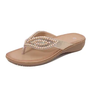 Bohemian platte sandalen voor dames in champagnegoud met parel- en strass-steentjes