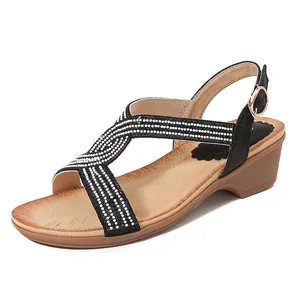 Sandales compensées bohèmes pour femmes avec strass brillants et design à bride en T noire