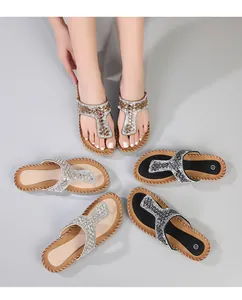 Detalles de sandalias planas bohemias con malla de diamantes de imitación y costuras