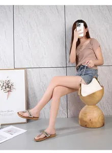 Chanclas planas con tira en T para mujer con strass brillante y estilo informal