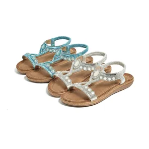 Détails de sandales plates bohèmes avec perles cousues main et pierres précieuses