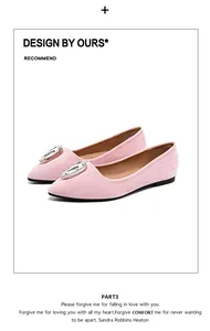 Détail de ballerines roses en daim avec boucle en cristal goutte d'eau et bout pointu