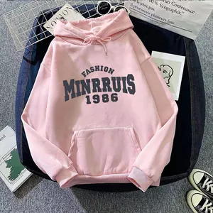 Felpa rosa oversize con stampa Fashion Minrruis 1986 e pratica tasca a marsupio