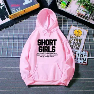 Sweat à capuche rose clair avec imprimé SHORT GIRLS noir et poche kangourou frontale