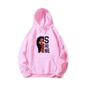Sweat à capuche rose avec imprimé femme et texte shine pour un look d'hiver décontracté