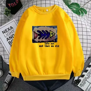 Felpa gialla a girocollo con grafica a lisca di pesce blu e stampa stile streetwear