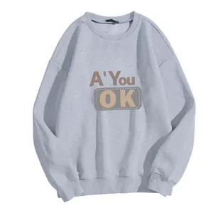Lockeres hellgraues Sweatshirt mit Rundhalsausschnitt und 'A' You OK' Print-Patchwork