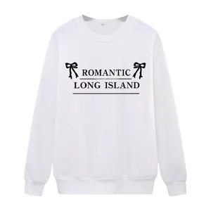 Sweat blanc à col rond avec lettrage Romantic Long Island et motif de nœud papillon