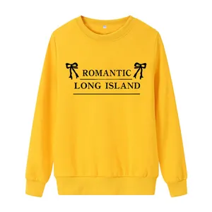 Sweat-shirt jaune à col rond avec texte Romantic Long Island et motif de nœuds