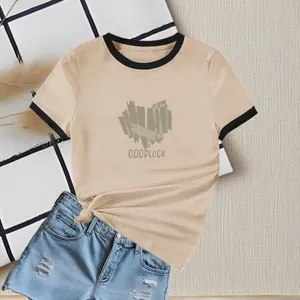 T-shirt estiva da donna color kaki con stampa Goodluck e pantaloncini di denim coordinati