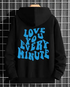 Vue arrière du sweat à capuche noir avec texte bleu ciel LOVE YOU EVERY MINUTE de style