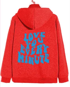 Vue arrière du sweat rouge avec l'imprimé LOVE YOU EVERY MINUTE et bords-côtes