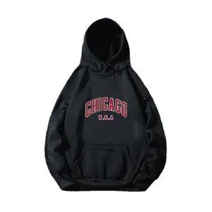 Sweat à capuche noir oversize femme avec lettrage CHICAGO U.S.A rouge et poche kangourou