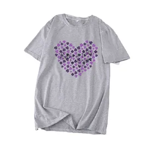 T-shirt en coton gris avec imprimé cœur floral violet et slogan Falling in love again