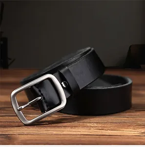 Cintura classica da uomo in vera pelle con fibbia argento opaco su legno vintage