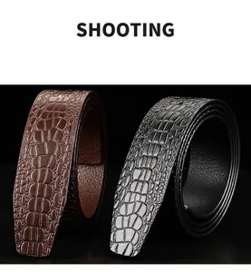 Vue détaillée de ceintures en cuir avec texture crocodile gaufrée noire et marron