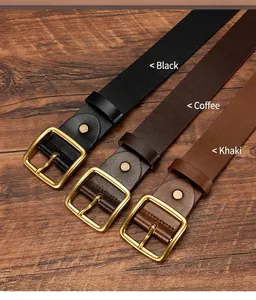 Detailansicht von Vintage-Ledergürteln in Schwarz, Kaffee und Khaki mit Dornschließe