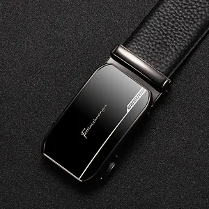Men's business belt in black lychee grain leather with a sleek automatic metal buckle